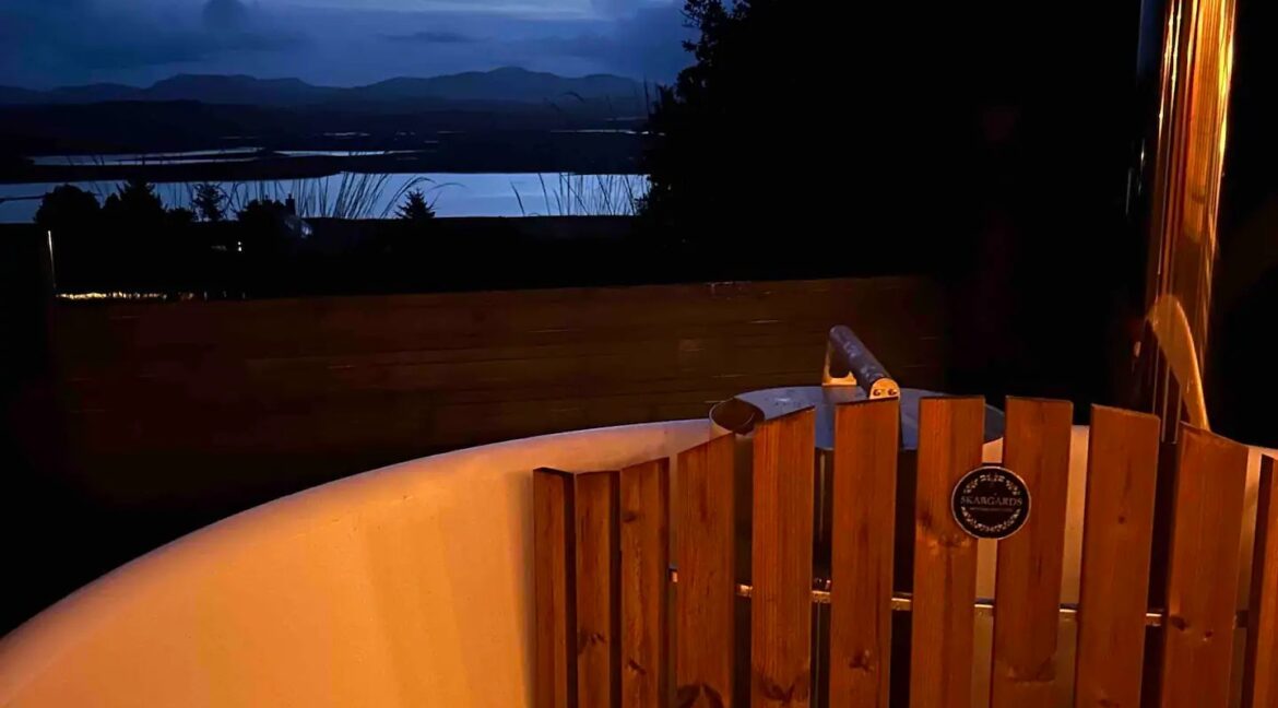 night hot tub at Sundown